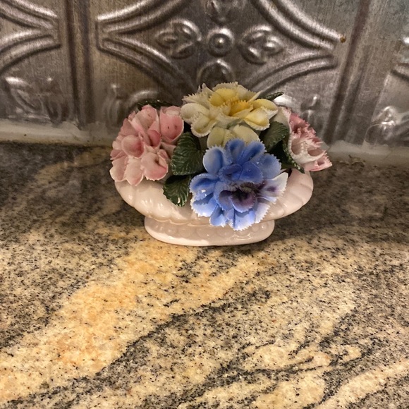 Carnation Bone China Basket. - Picture 1 of 5
